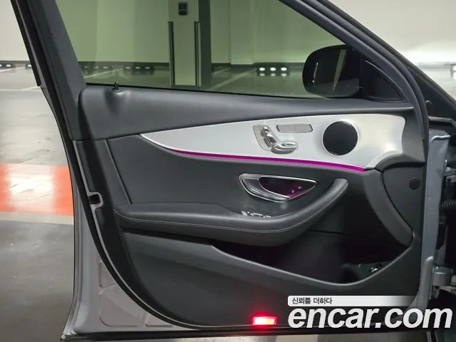 Mercedes-Benz E-Class 2021 thumb 3