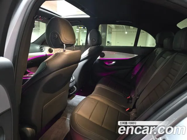 Mercedes-Benz E-Class 2021 thumb 8