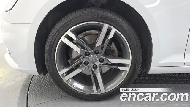 Audi A4 2019 thumb 10