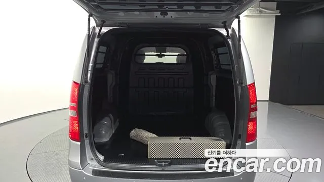 Hyundai Staria 2018 thumb 12