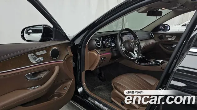 Mercedes-Benz E-Class 2020 thumb 3