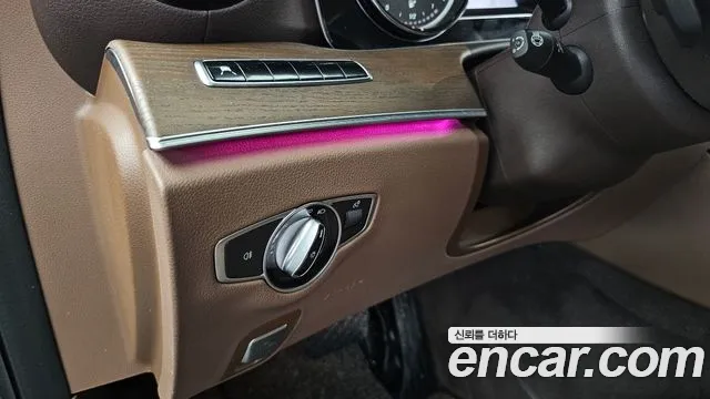Mercedes-Benz E-Class 2020 thumb 9
