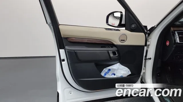 Land Rover Discovery 2019 thumb 2