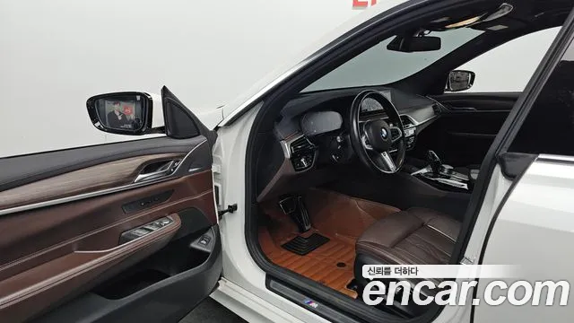 BMW 6 серии Gran Turismo 2019 thumb 8