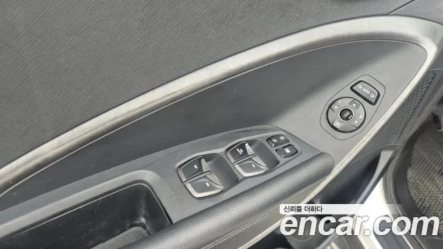 Hyundai Santafe 2015 thumb 8