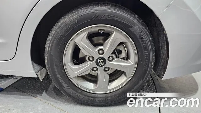 Hyundai AD 2017 thumb 10