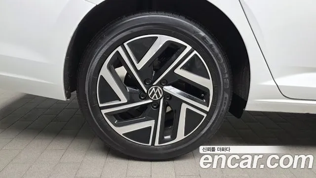 Volkswagen Jetta 2023 thumb 5