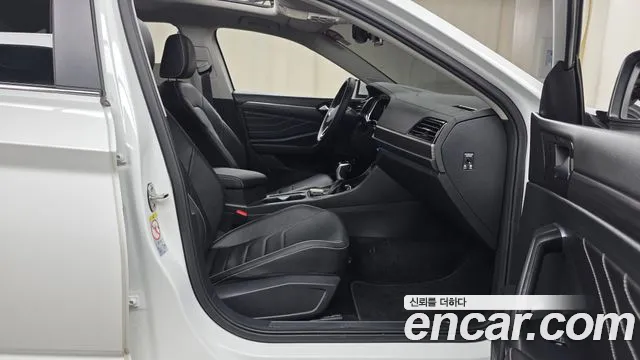 Volkswagen Jetta 2023 thumb 4
