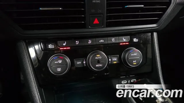 Volkswagen Jetta 2023 thumb 3