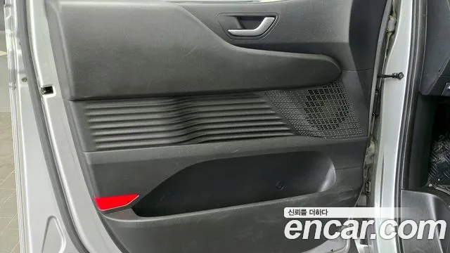 Hyundai Staria 2022 thumb 4