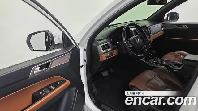 KGM Rexton 2018 thumb 2