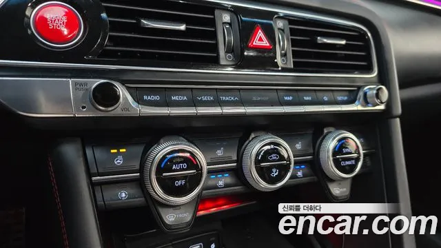 Genesis G70 2019 thumb 11
