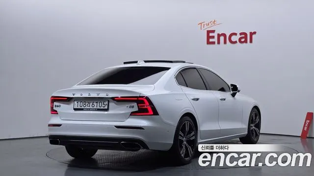 Volvo S60 2019 thumb 3