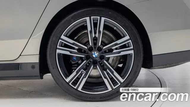 BMW i7 2025 thumb 11