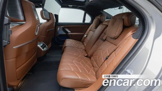 BMW i7 2025 thumb 6