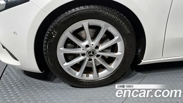 Mercedes-Benz A-Class 2020 thumb 8