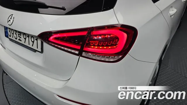 Mercedes-Benz A-Class 2020 thumb 2
