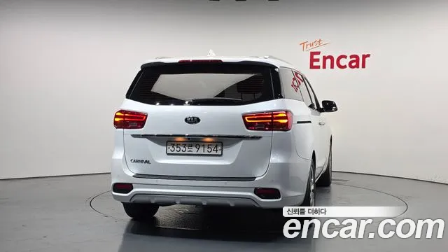 Kia Carnival 2019 thumb 10