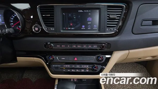 Kia Carnival 2019 thumb 6