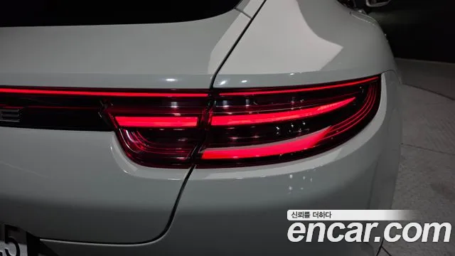 Porsche Panamera 2018 thumb 4