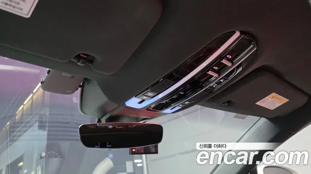 Porsche Panamera 2018 thumb 2