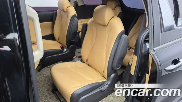 Kia Carnival 2021 thumb 4