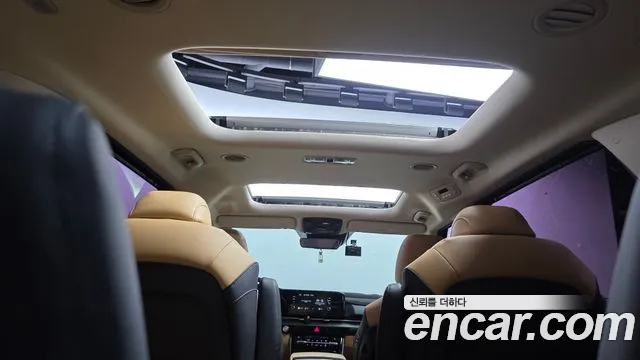 Kia Carnival 2021 thumb 2