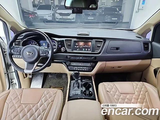 Kia Carnival 2016 thumb 5