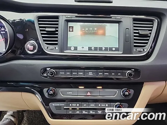 Kia Carnival 2016 thumb 12