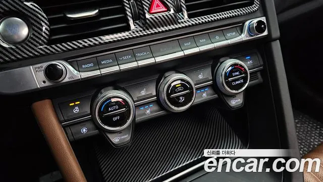 Genesis G70 2019 thumb 2