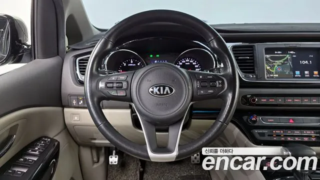Kia Carnival 2017 thumb 4