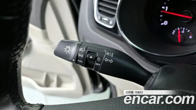 Kia Carnival 2017 thumb 11
