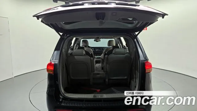 Kia Carnival 2017 thumb 3