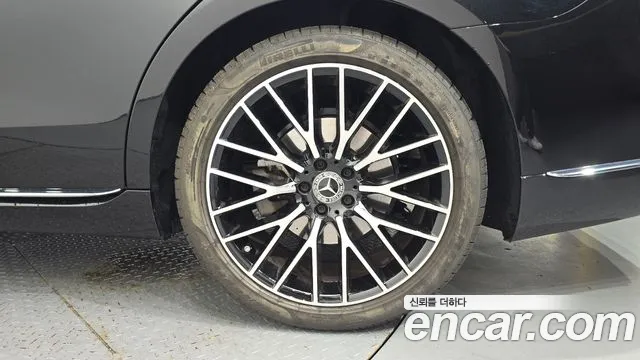 Mercedes-Benz S-Class 2025 thumb 6