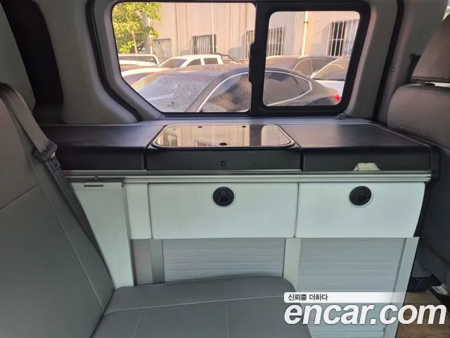 Hyundai Staria 2015 thumb 6