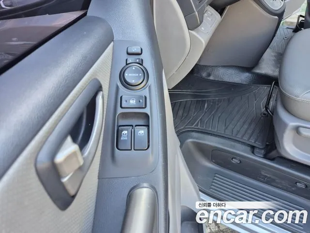 Hyundai Staria 2015 thumb 4