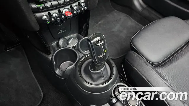 Mini Cooper Convertible 2024 thumb 2