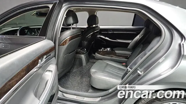 Genesis G90 2019 thumb 10