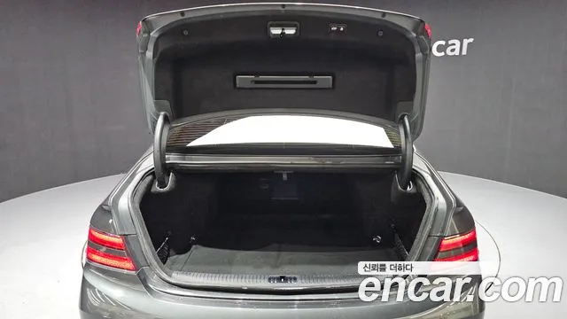 Genesis G90 2019 thumb 2