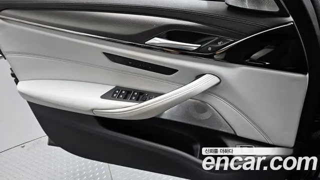 BMW M5 2019 thumb 5