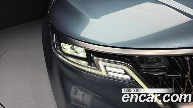 Kia Carnival 2023 thumb 3