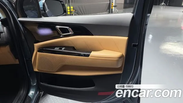 Kia Carnival 2023 thumb 4
