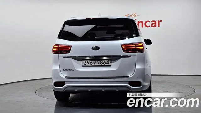 Kia Carnival 2019 thumb 10
