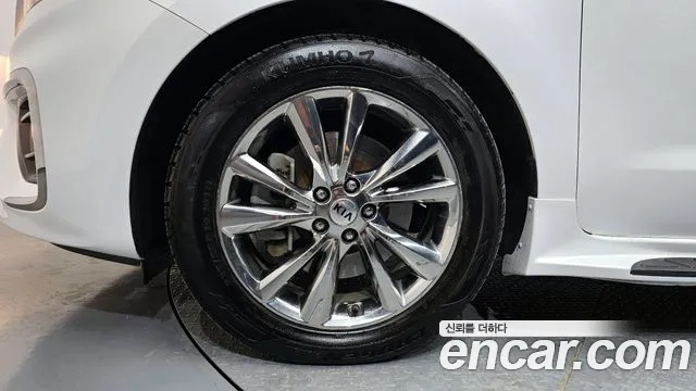 Kia Carnival 2019 thumb 9