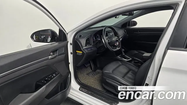 Hyundai Avante 2017 thumb 10