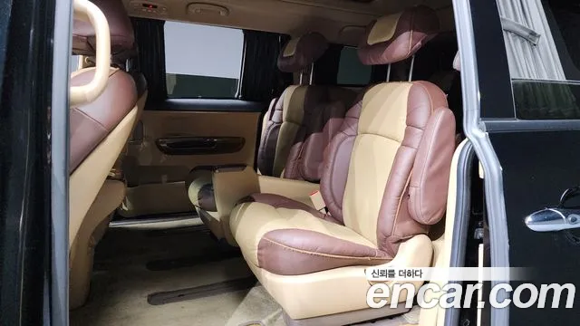 Kia Carnival 2015 thumb 12