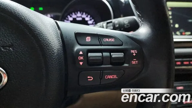 Kia Carnival 2015 thumb 8