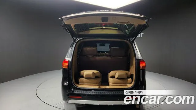 Kia Carnival 2015 thumb 6