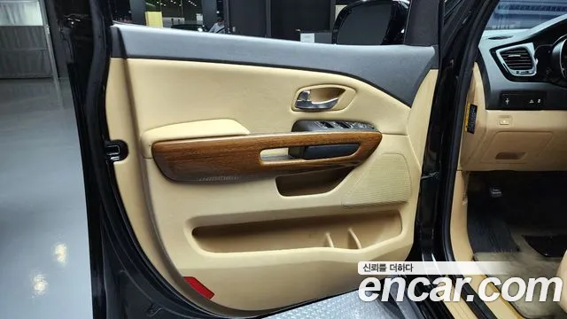 Kia Carnival 2015 thumb 7