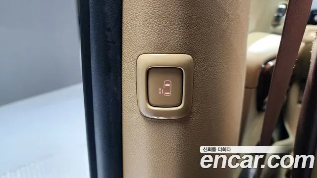 Kia Carnival 2015 thumb 11